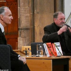 Novel Bestseller 'Pulang Pergi' - Toko Buku Gramedia Online